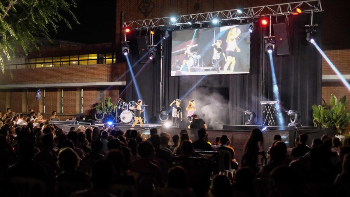 Diversión y música en una nueva Fiesta del Playback en la Pobla de Mafumet