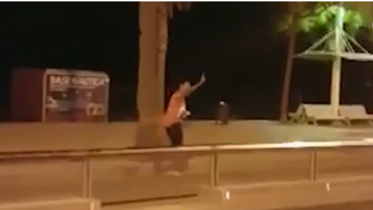 «Huimos del tiroteo con los niños y unos desconocidos nos acogieron toda la noche»