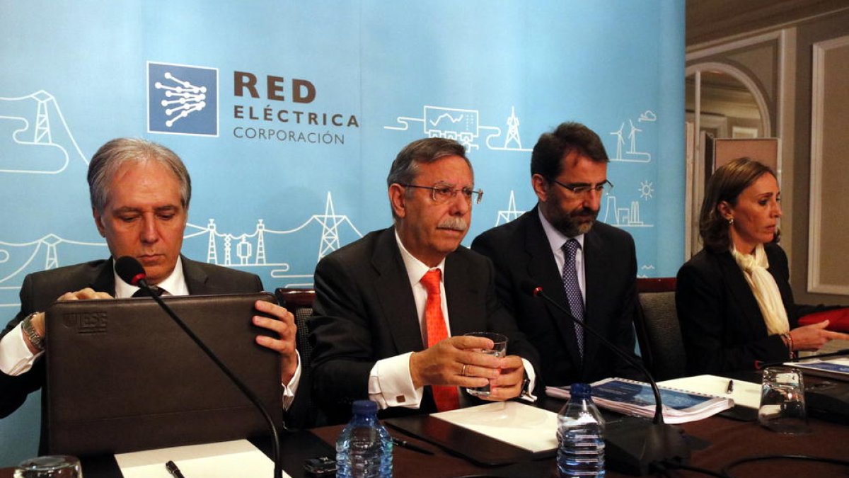Red Eléctrica no s'oposa a pagar taxes municipals pel pas de línies