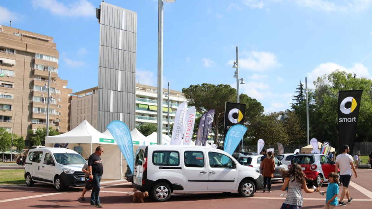Reus, elèctric, mostra, moto, plaça Univers, bicicleta, cotxe, Velèctric