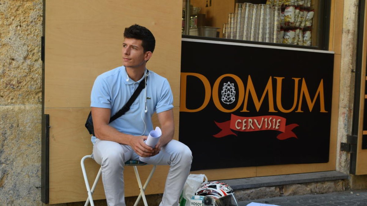 Un tarraconense protesta contra la industria del foie-gras