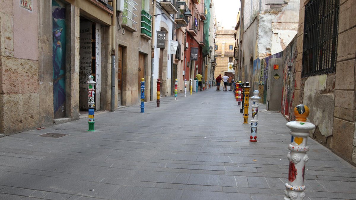 El carrer Comte, oasi artístic del nucli antic, es renovarà per onzè cop