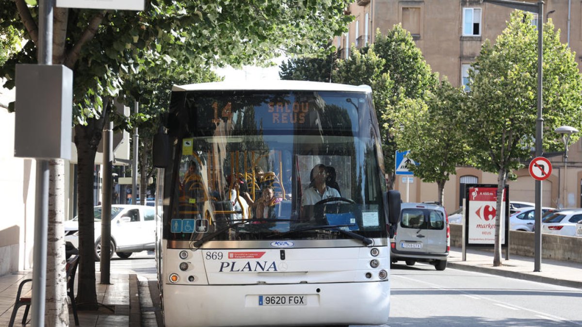 El bus Reus-Salou incorpora una nova parada a prop del nucli comercial