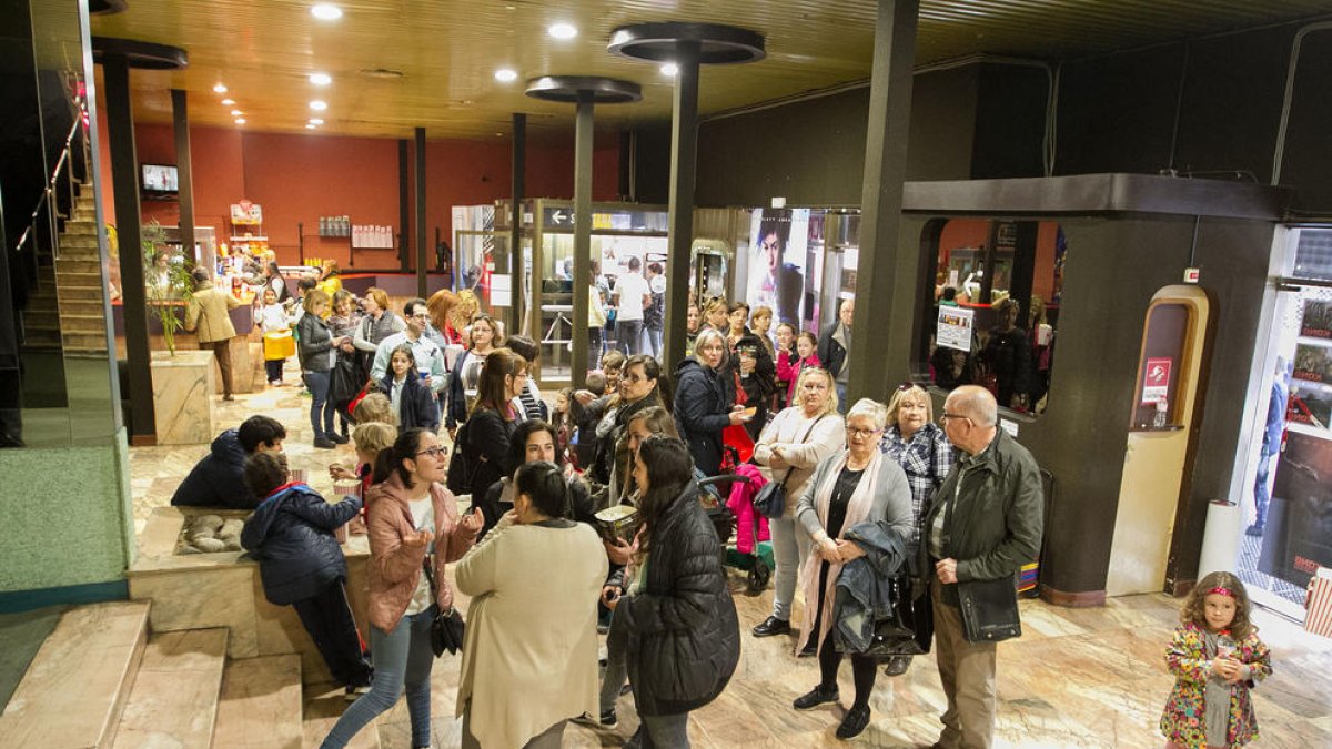 Nostàlgia i 'selfies' en el darrer dia de projeccions al Cine Reus Palace