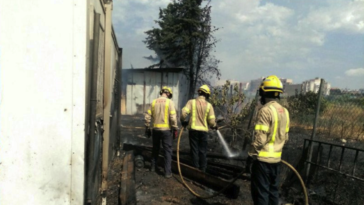 Un incendi crema 500 metres quadrats de vegetació a la Canonja