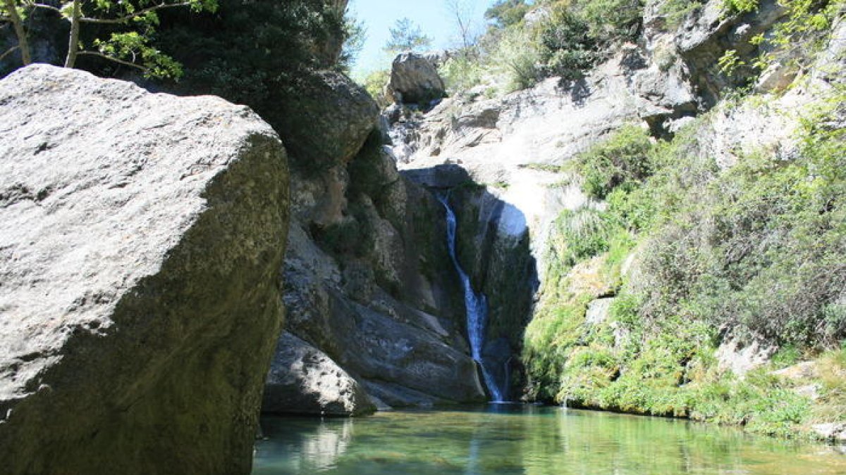 Los Bomberos rescatan a un ciclista herido entre el Niu de l'Àliga y Mas Forès