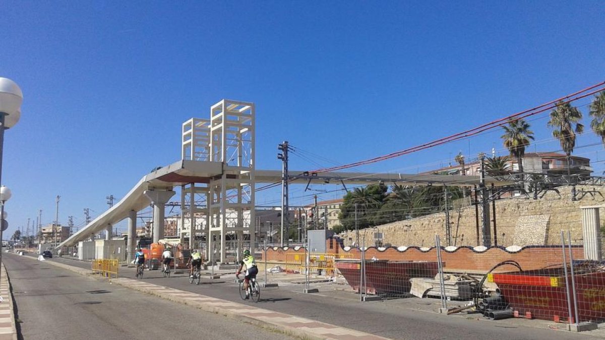 El Vial Bryant estará cerrado una semana a causa de las obras de la pasarela