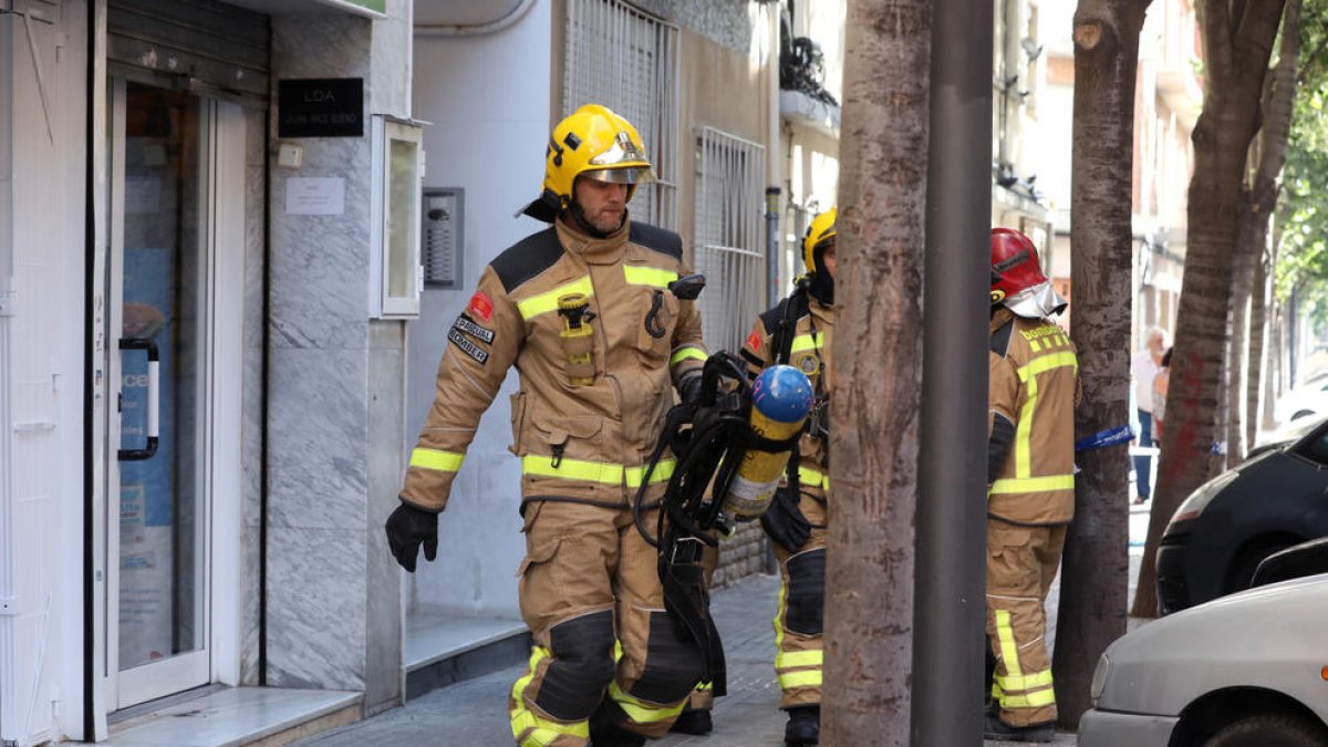 Tres ferits en l'incendi d'una campana extractora a Reus