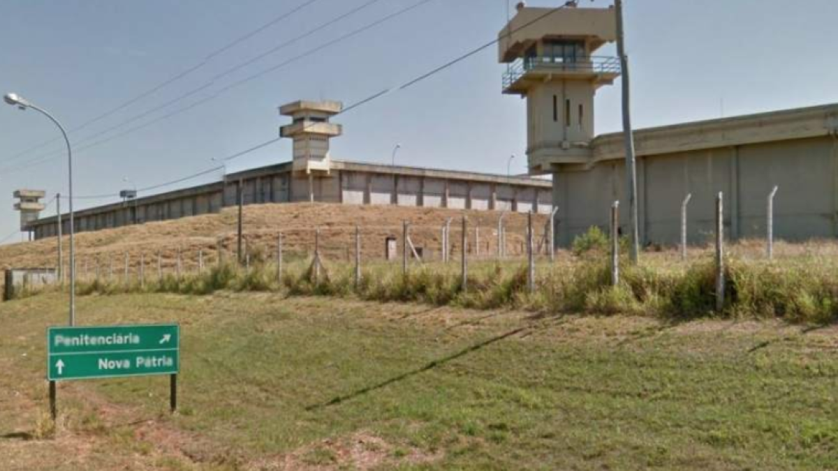 Muere un recluso después de pasar una semana con tres teléfonos móviles en el estómago