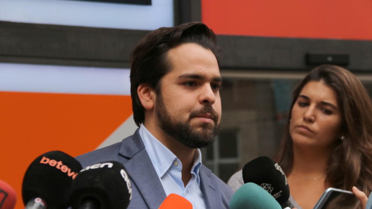 Cs espolea al gobierno español para convocar elecciones a Cataluña y «echar en Puigdemont»