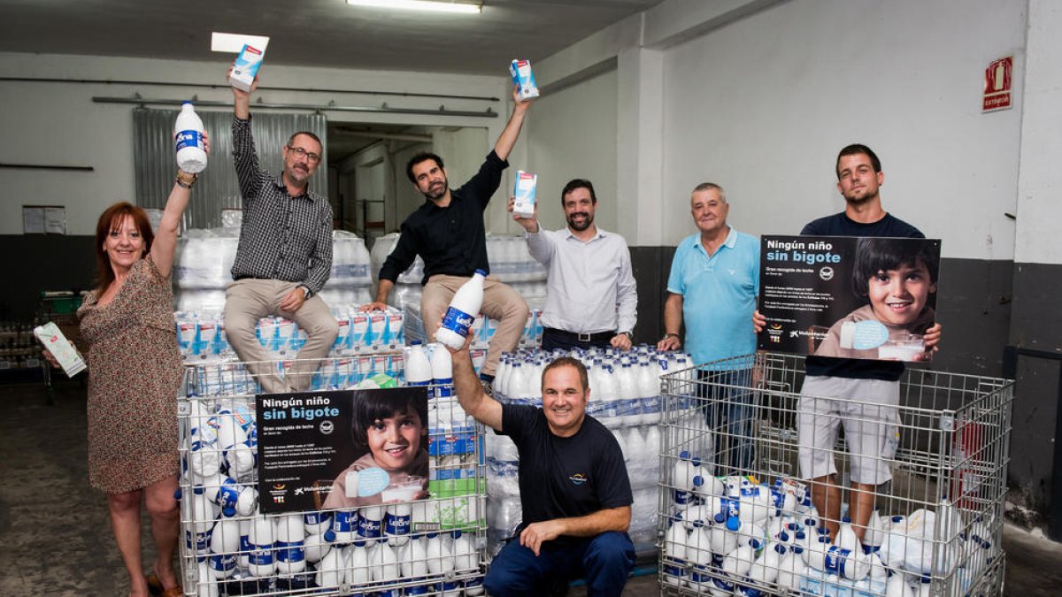 PortAventura y Grup Miquel dan 3.742 litros de leche en la campaña 'Ningún niño sin bigote'