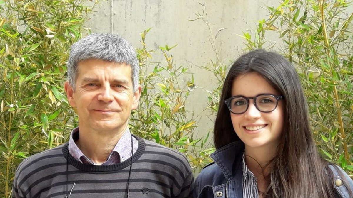Dues Alumnes de l'Institut Narcís Oller, premiades pels seus treballs de recerca