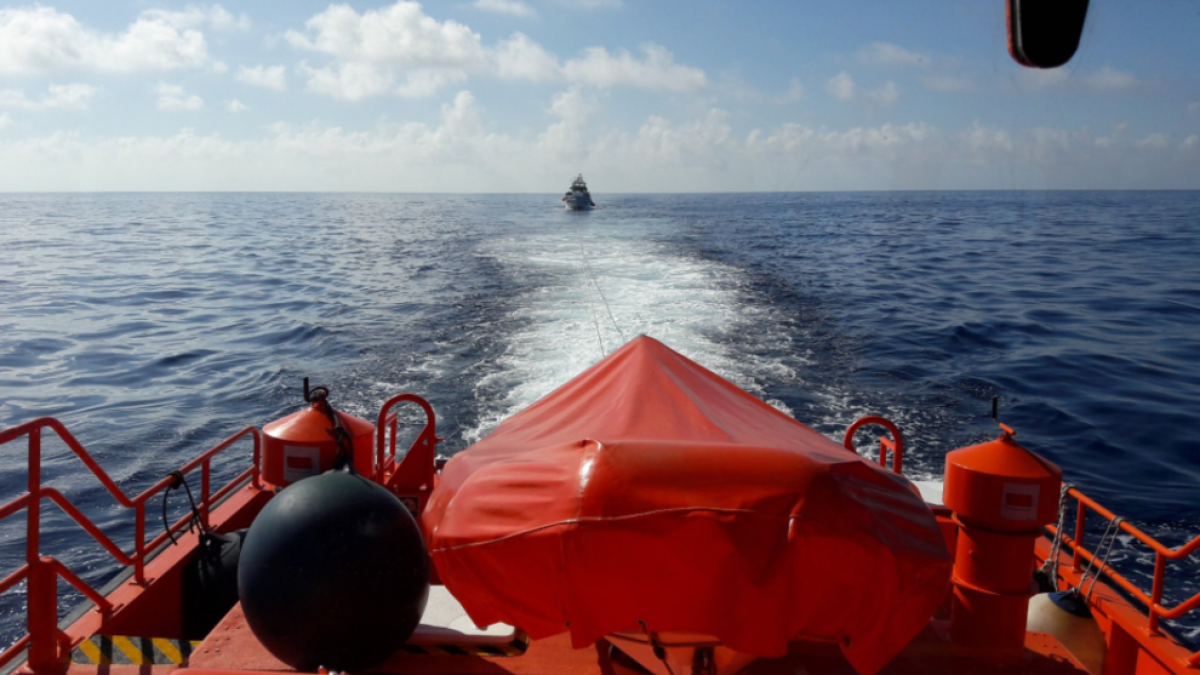 Un pesquero se avería a altamar en Ningún Salou con tres tripulantes a bordo