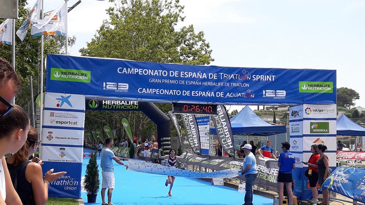 El atleta vila-secana Nur Ortega, campeona de Cataluña de Triatlón