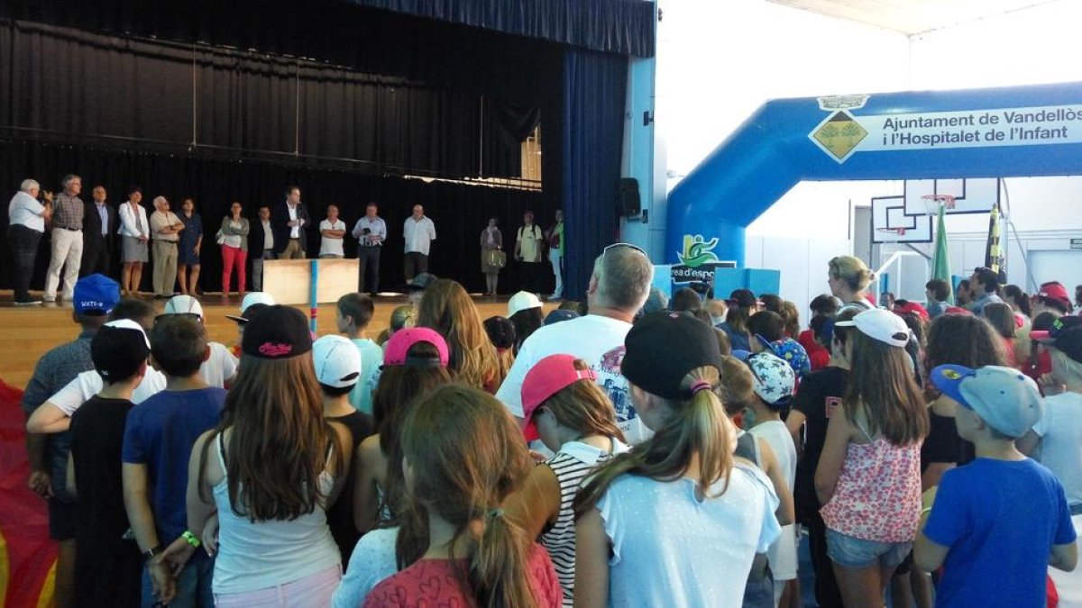 Un total de 300 infants participen en la X Trobada Esportiva i Cultural Pirineus Mediterrània