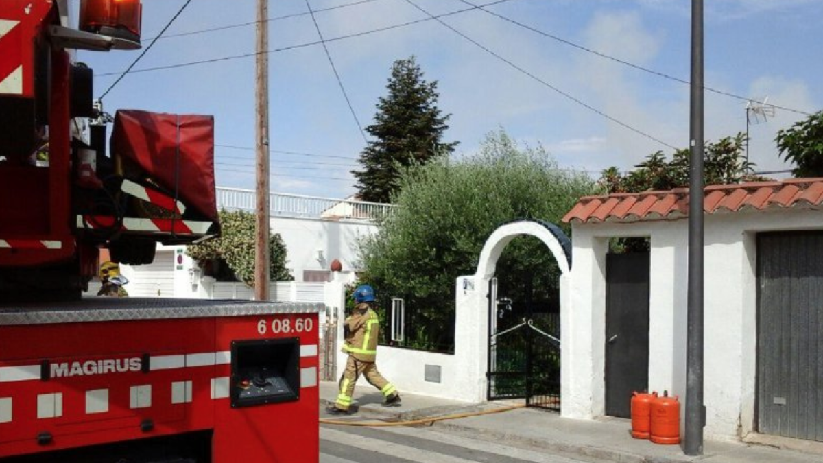 Un incendi crema una habitació d'una casa de Reus