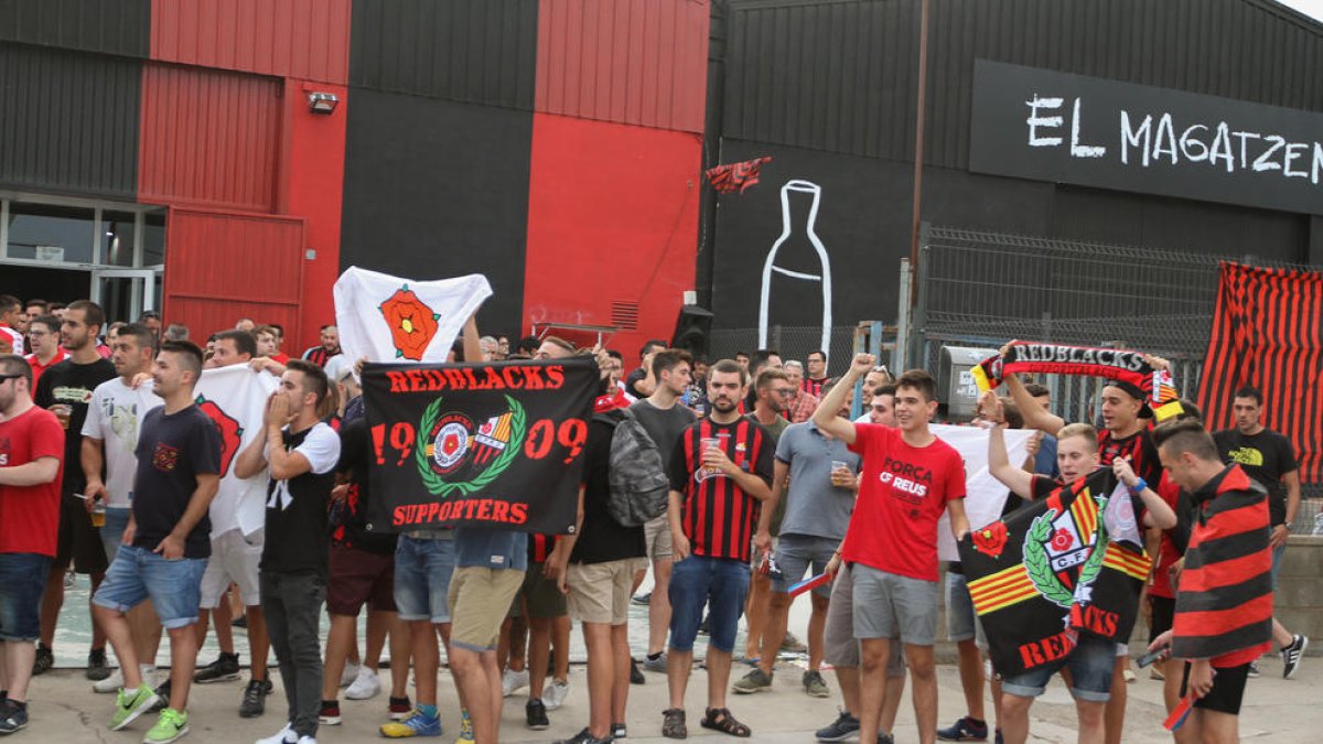 Pau total i tothom pensant en clau futbol