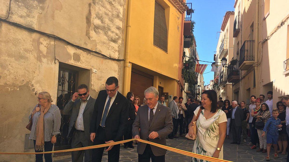 Riudecanyes inaugura la remodelació del carrer del Dilluns