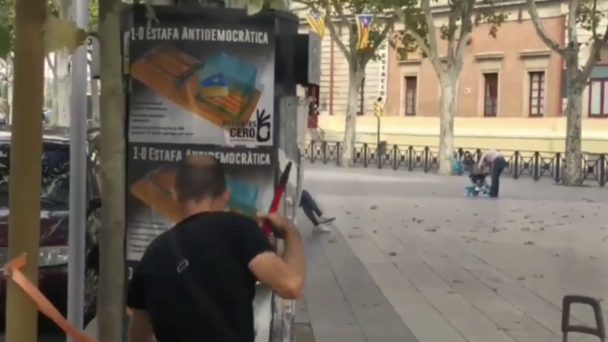 Pengen cartells antireferèndum «amb total impunitat» al Vendrell