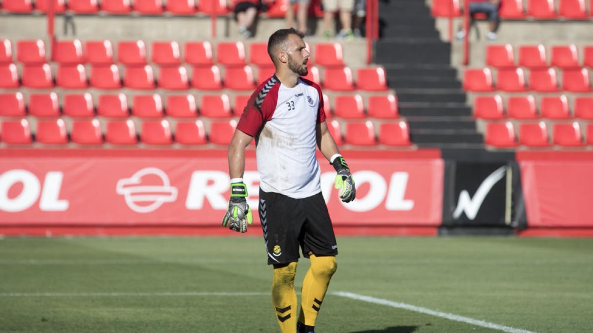 Perales i Pol Valentín, en la victòria del filial del Nàstic
