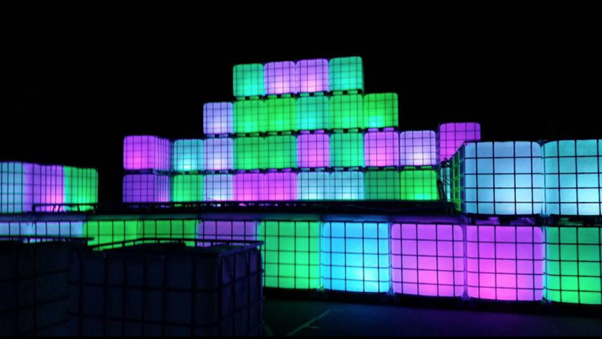 Luz, colores y música electrónica en el nuevo Espacio Cubik de la Festa Major de Vila-seca