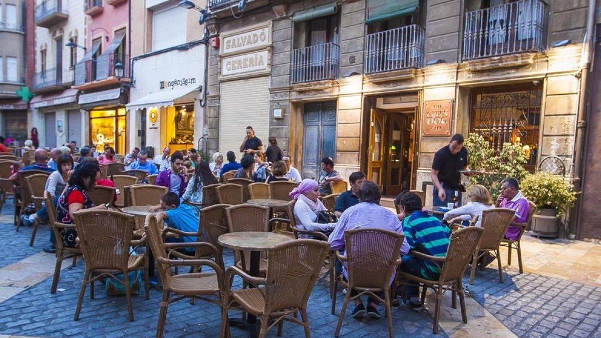 Ajuntament i restauradors de Reus es reuneixen per l'horari nocturn de les terrasses