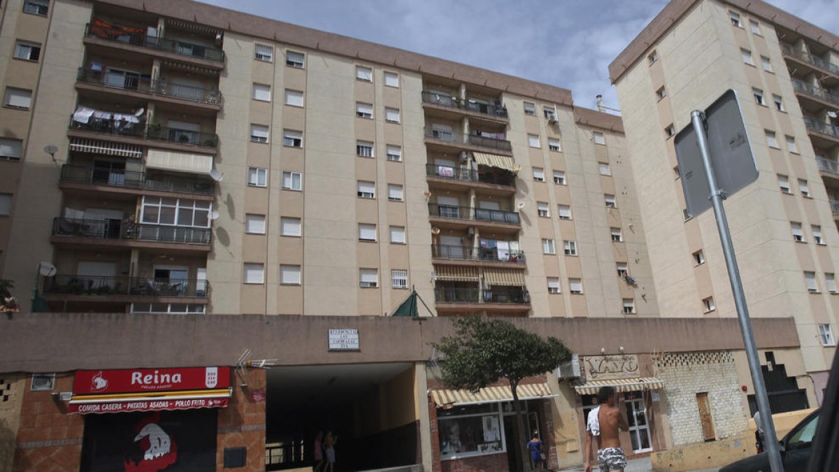 A presó un pare i un fill per matar un jove de 24 anys a punyalades