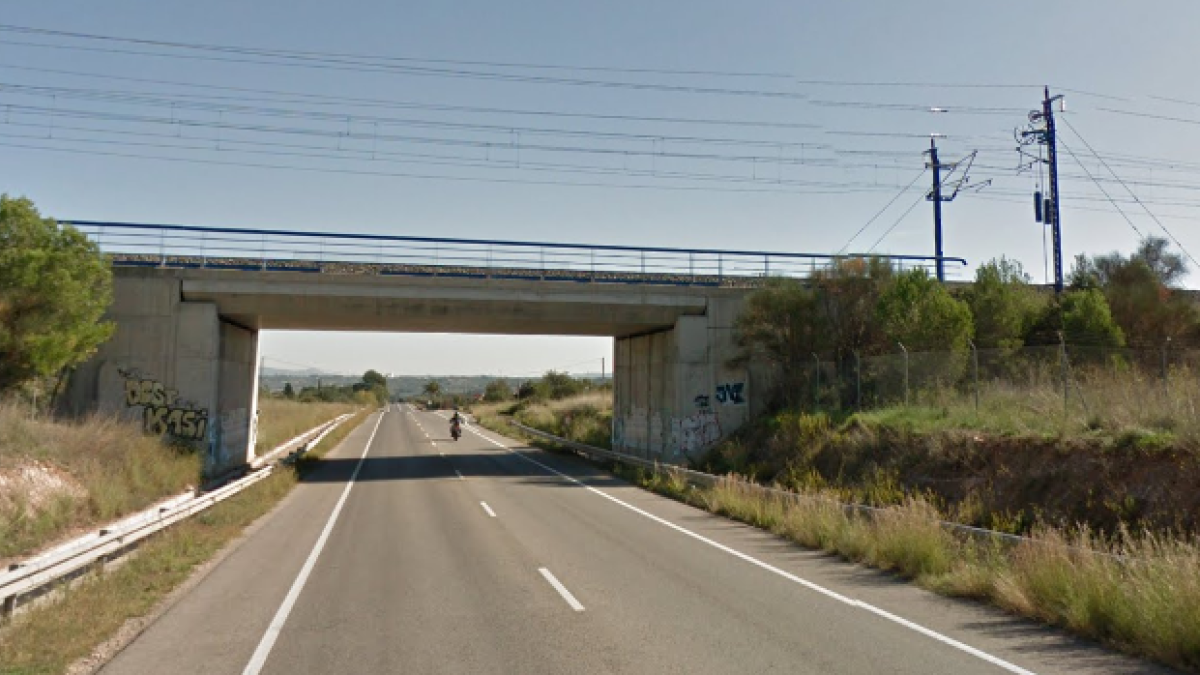 Un ferit greu en topar un turisme i un tractor a Alcover