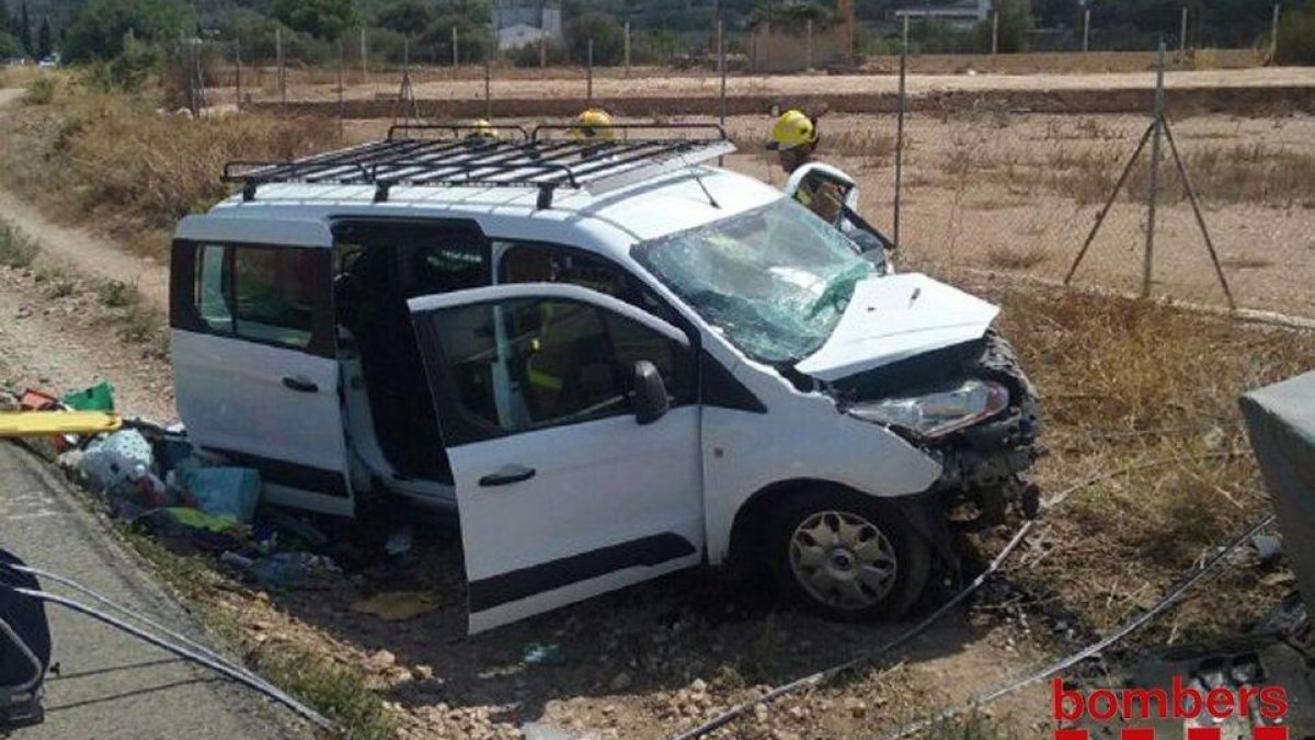 Cinco heridos en un choque frontal en la N-340 en Amposta