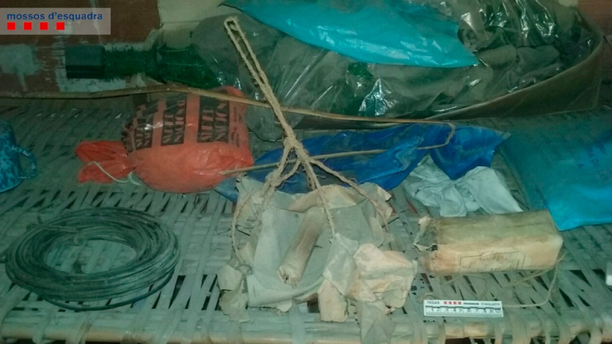 Encuentran 8 cartuchos de dinamita y 2 kilos de pólvora en una casa de la Bisbal de Falset