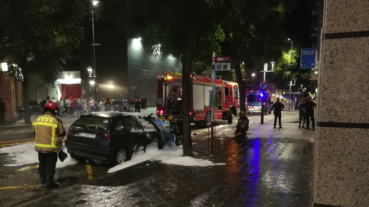 S'incendia el motor d'un cotxe a Tarragona