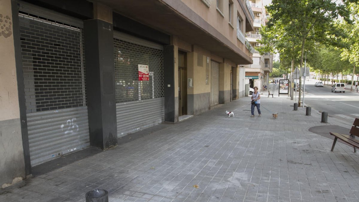 El COFT revisa peticiones para abrir una farmacia en la carretera de Castellvell