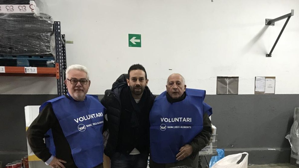 Un trabajador da el importe de su cena de la nochebuena al Banco de Alimentos