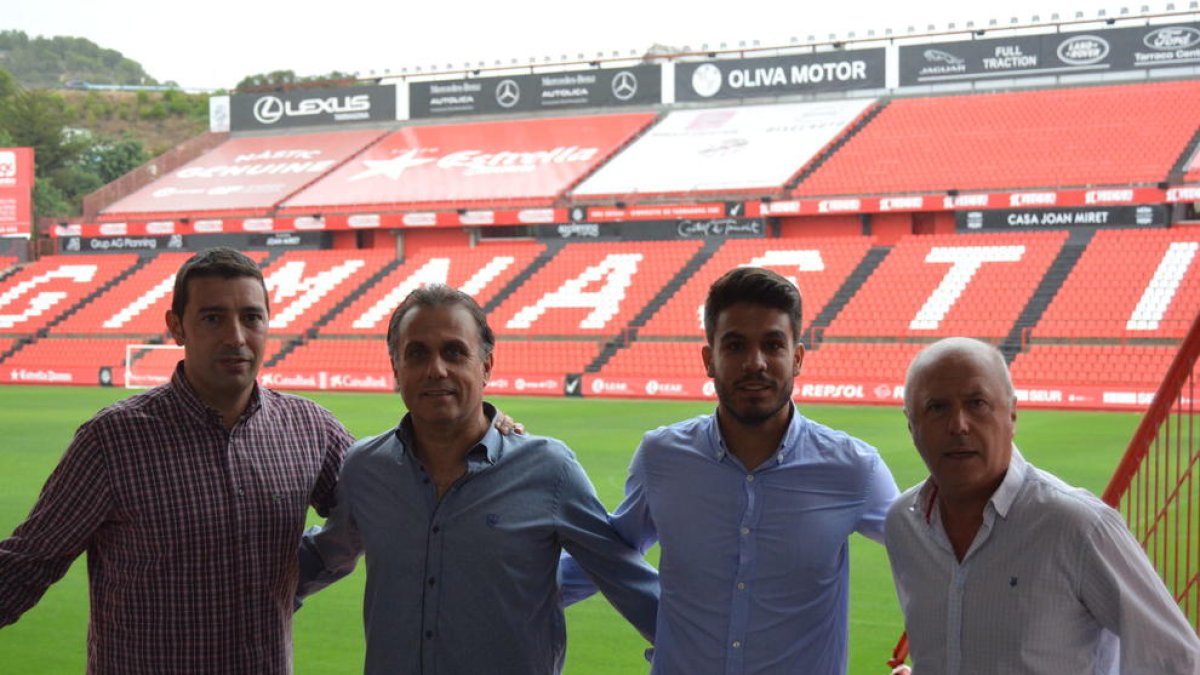 Marc Bartra y el Nàstic colaboran en la formación de los futbolistas de la base