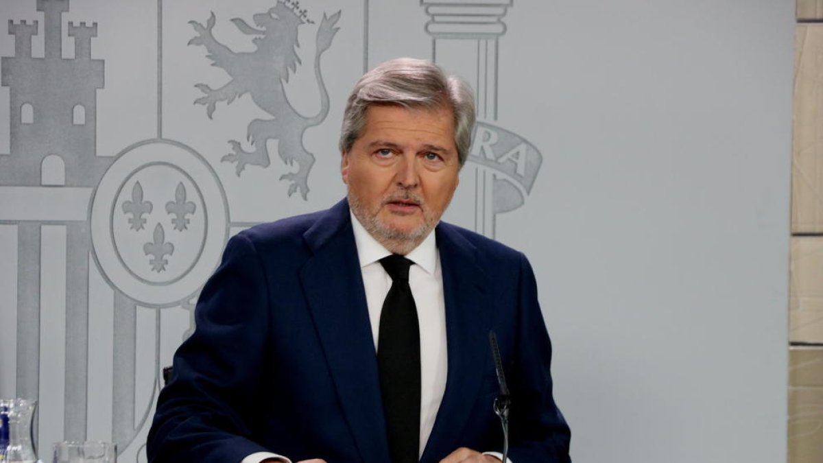 Méndez de Vigo a Puigdemont: «con quién tiene que debatir es con Albiol y no con Rajoy»