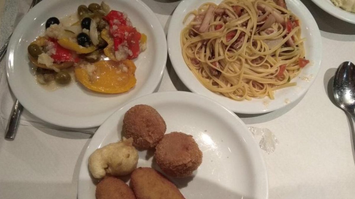 Sindicatos policiales denuncian el menú de Navidad de los agentes desplazados a Cataluña