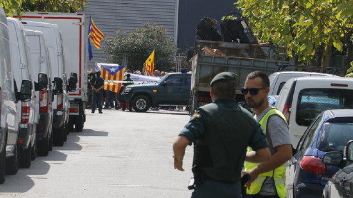 La Guardia Civil encuentra alrededor de 9 millones de papeletas en una nave de Bigues i Riells