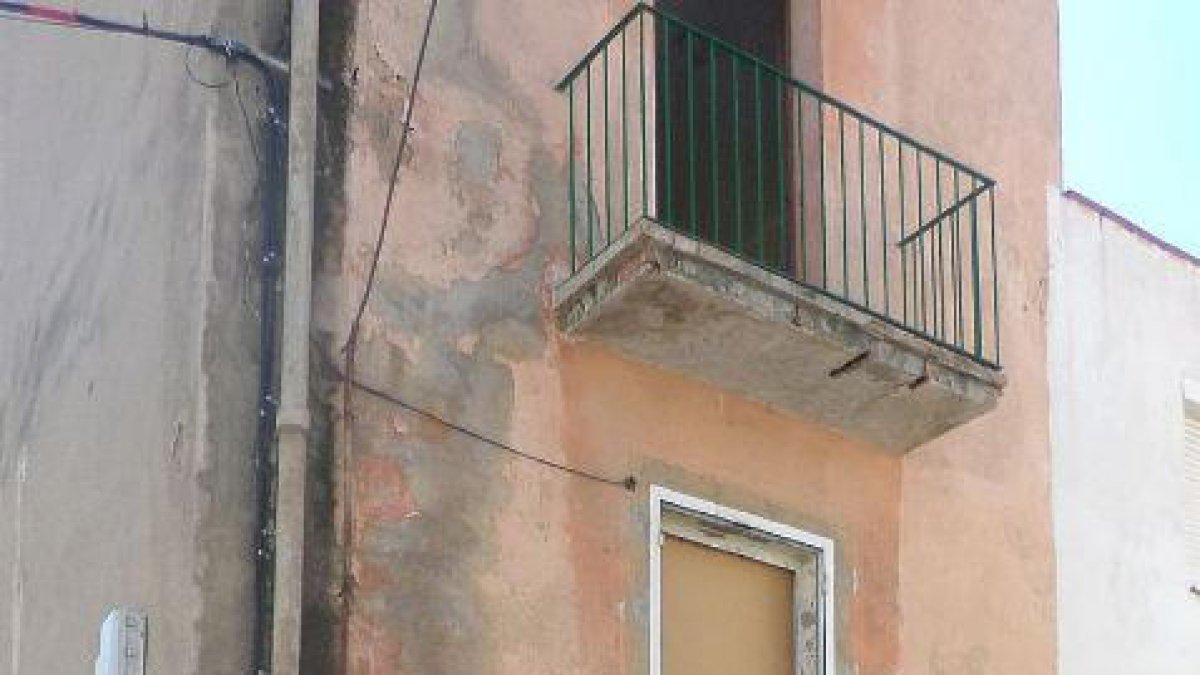 L'Ajuntament de Constantí insta la propietat d'un edifici a arranjar-lo