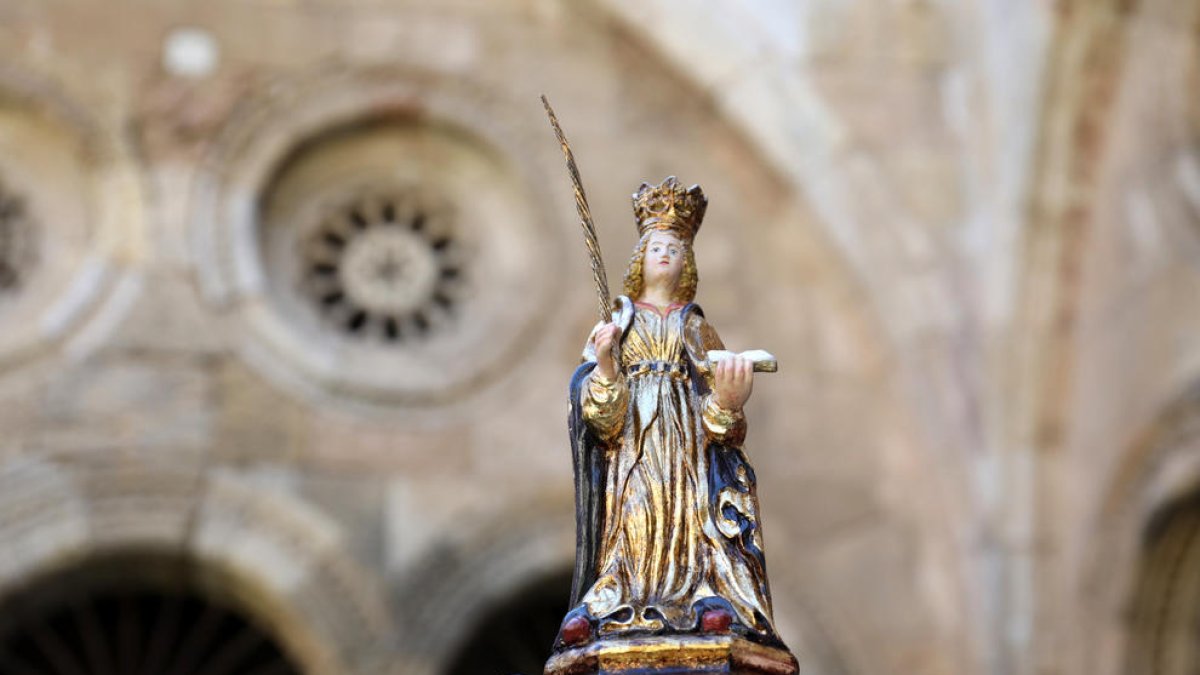 Santa Tecla ya tiene su figura