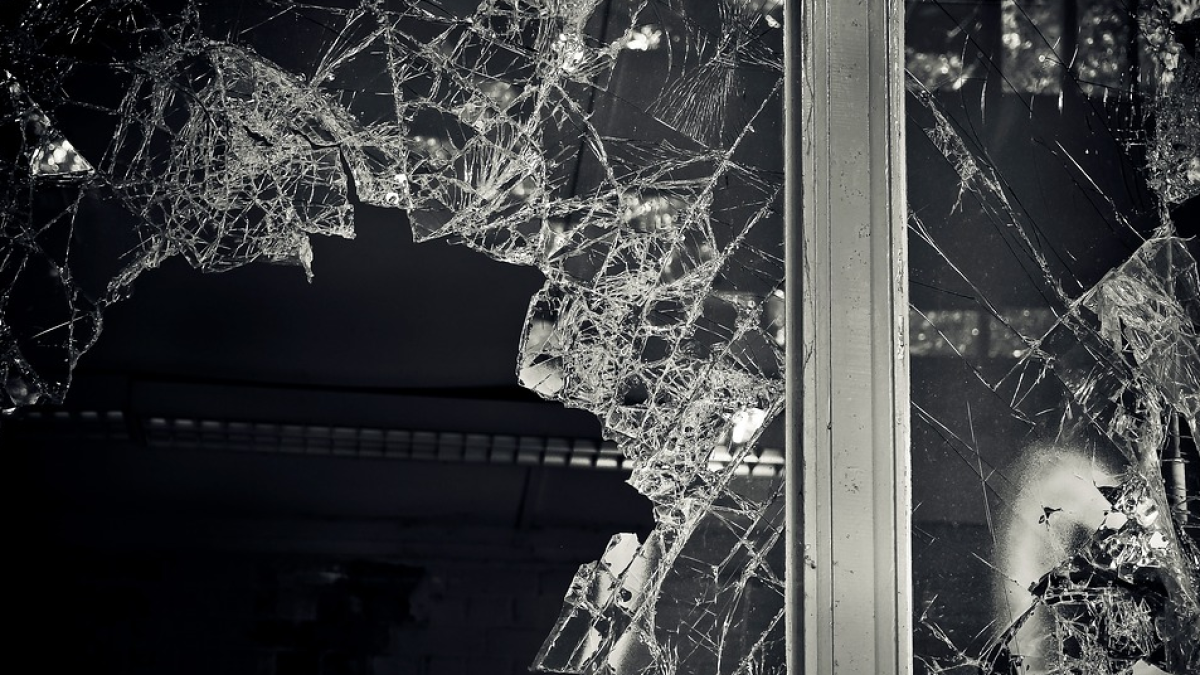 Herido grave por pedir a unos niños que no le rompieran los cristales de casa con la pelota