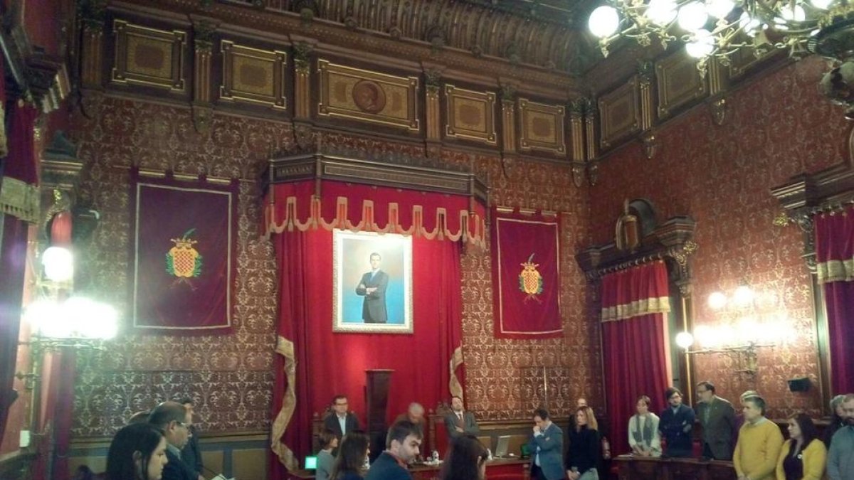 El pleno de Tarragona hace un minuto de silencio en recuerdo a Albert Abelló