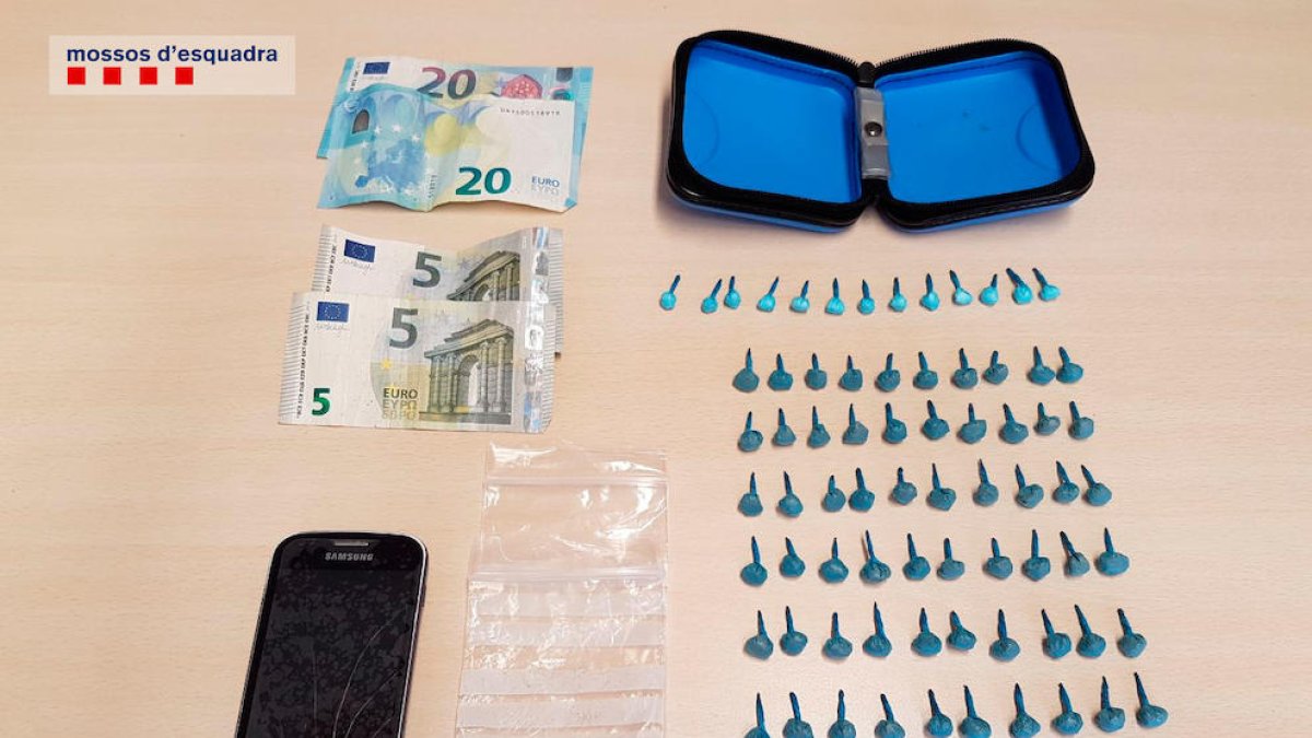 Avisen els Mossos d'un possible robatori i acaben detenint els inquilins per tràfic de drogues