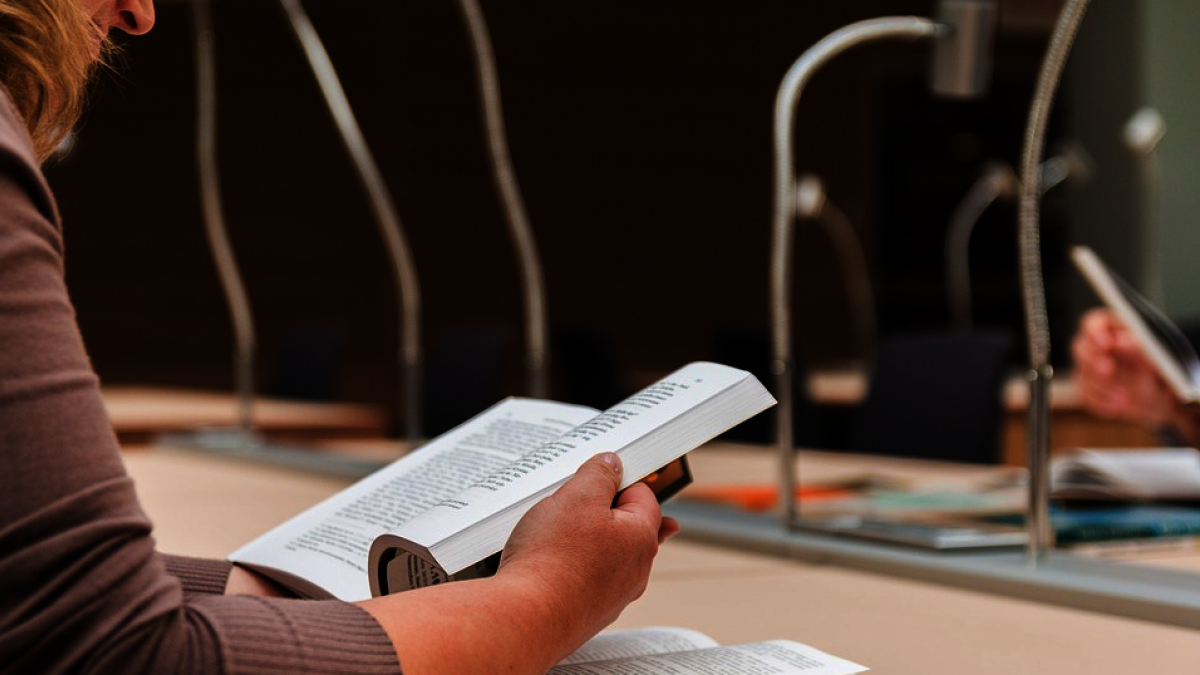 Detenen nou menors acusats d'assetjar i abusar d'una companya de classe