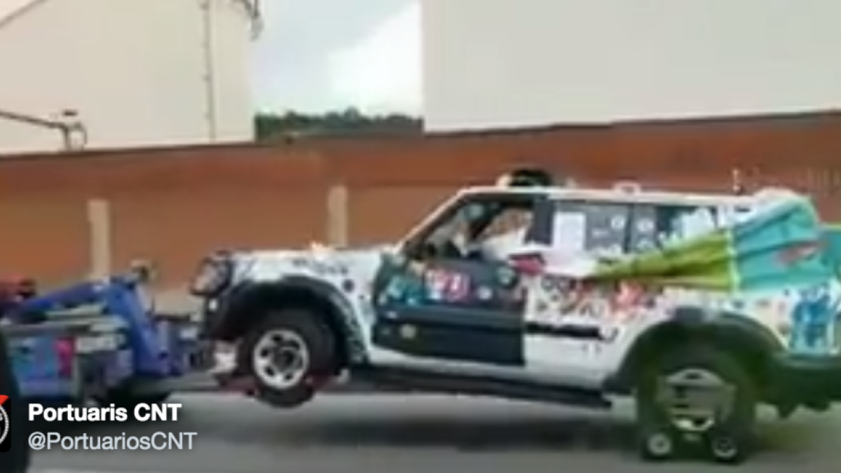 Estibadors barcelonins 'se les tenen' a la xarxa amb un sindicat de la Policía Nacional