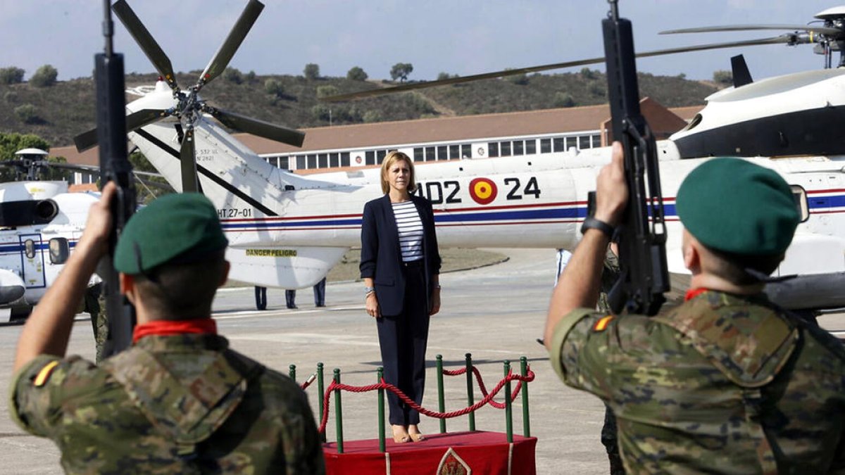 Cospedal: «La denuncia de Rovira es absolutamente falsa, y lo digo yo que soy la ministra de Defensa»