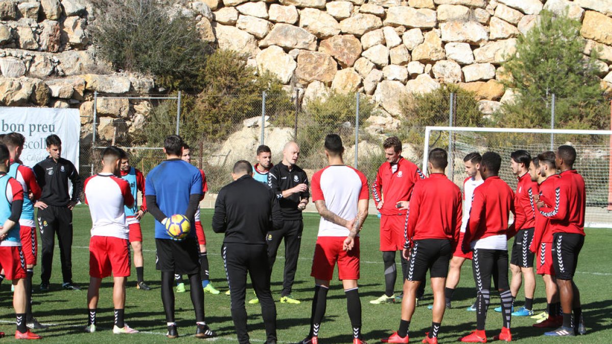 Nano Rivas ja dirigeix un Nàstic que ha de «gaudir al camp»