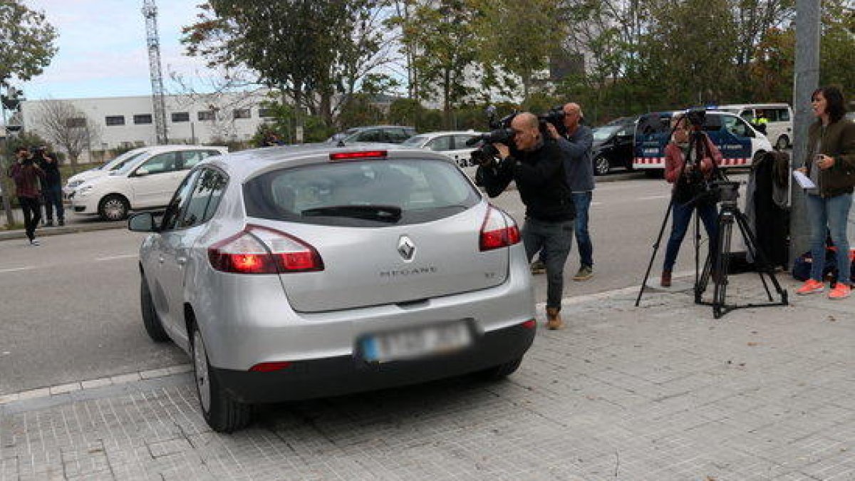 La Guardia Civil marcha del CTTI después de un registro de cuatro horas para localizar correos de los Mossos sobre el 1-O