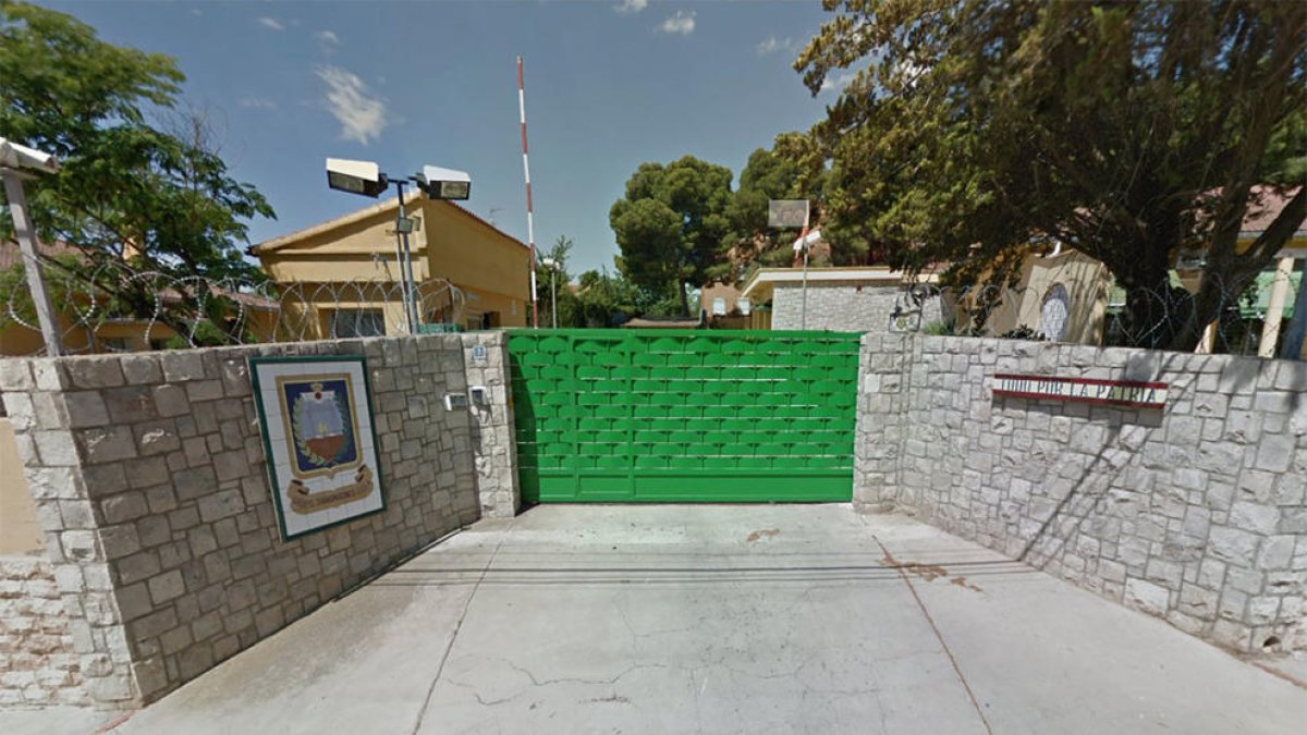 Unos ladrones tratan de entrar en un cuartel militar de Torrent y huyen tras ser encañonados