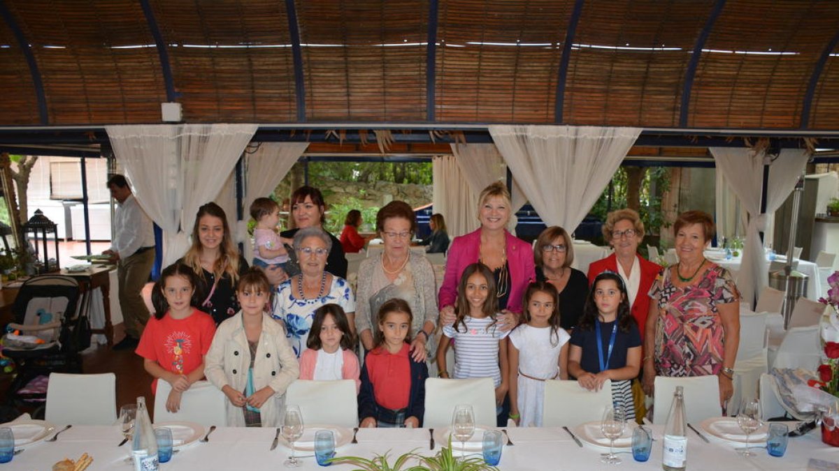 Trece Teclas comen en su comida de hermandad