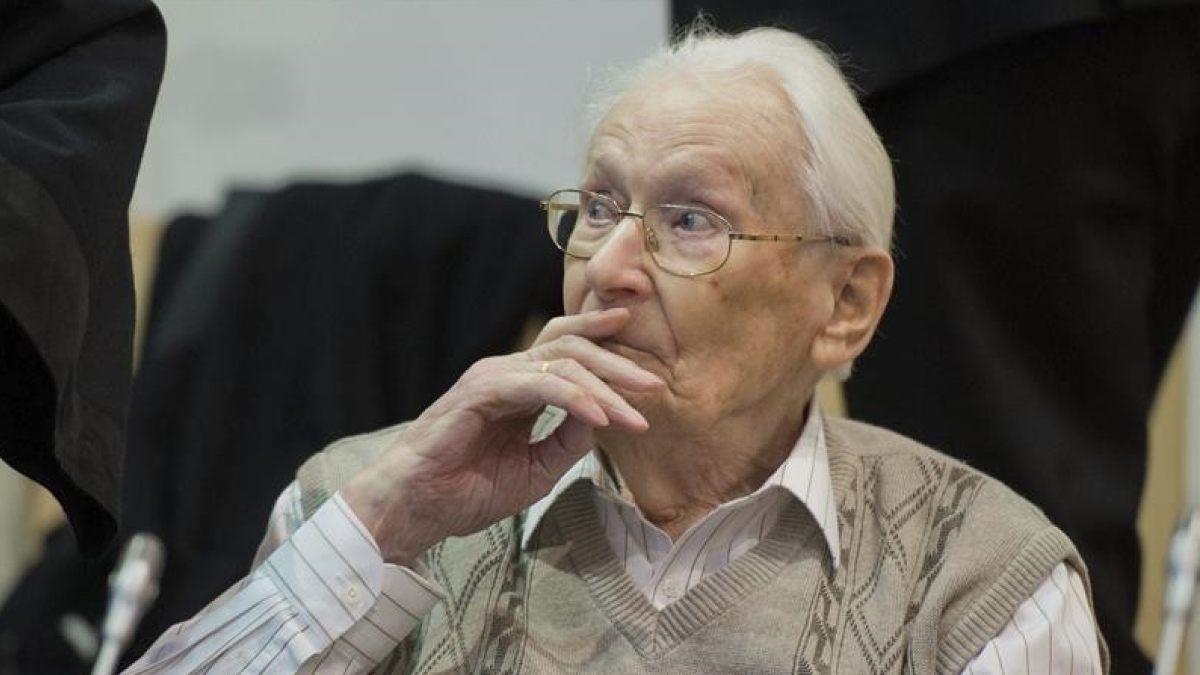 El Constitucional alemán envía a la prisión al 'contable d'Auschwitz' de 96 años